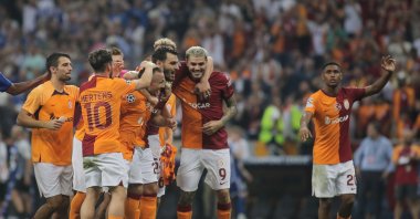 Galatasaray players celebrate victory during the UEFA Champions League playoffs second leg match against Molde at Ali Sami Yen Arena, Istanbul, Türkiye, Aug. 29, 2023. (Getty Images Photo)