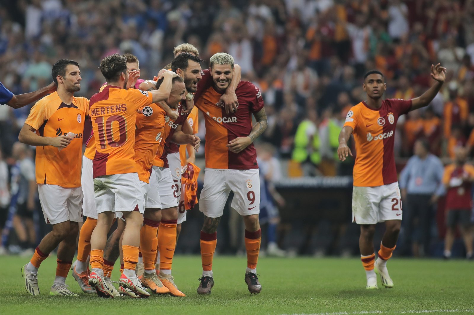 Galatasaray players celebrate victory during the UEFA Champions League playoffs second leg match against Molde at Ali Sami Yen Arena, Istanbul, Türkiye, Aug. 29, 2023. (Getty Images Photo)