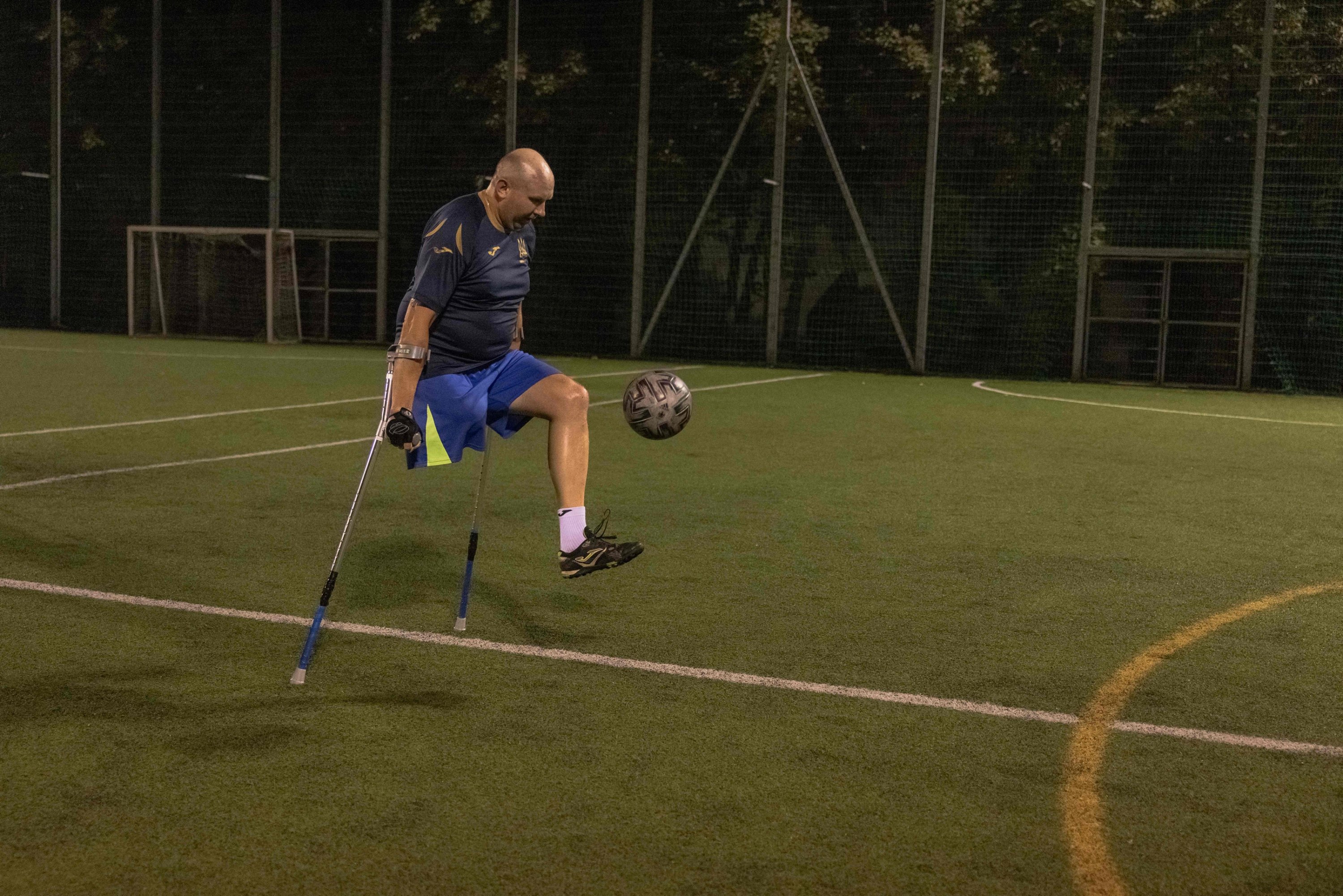 Volodymyr Samus, a Ukrainian amputee soldier, who was wounded near Avdiyivka, attends a football training session, Kyiv, Ukraine, Aug. 31, 2023. (AFP Photo)