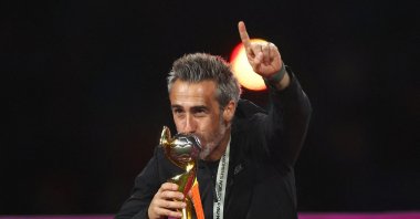 Spain coach Jorge Vilda celebrates with the trophy after winning the Women&#039;s World Cup at the Stadium Australia, Sydney, Australia, Aug. 20, 2023. (Reuters Photo)