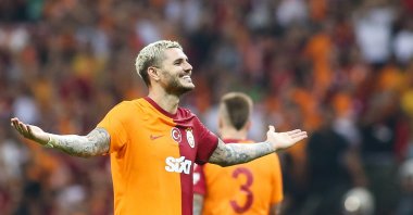 Galatasaray&#039;s Mauro Icardi celebrates his team&#039;s second goal during the Turkish Süper Lig match against Trabzonspor, Istanbul, Türkiye, Aug. 19, 2023. (Getty Images Photo)
