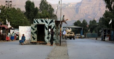 Taliban security personnel stand guard near the closed gates of Torkham border crossing between Afghanistan and Pakistan in Afghanistan&#039;s eastern Nangarhar province on Sept. 6, 2023. (AFP Photo)