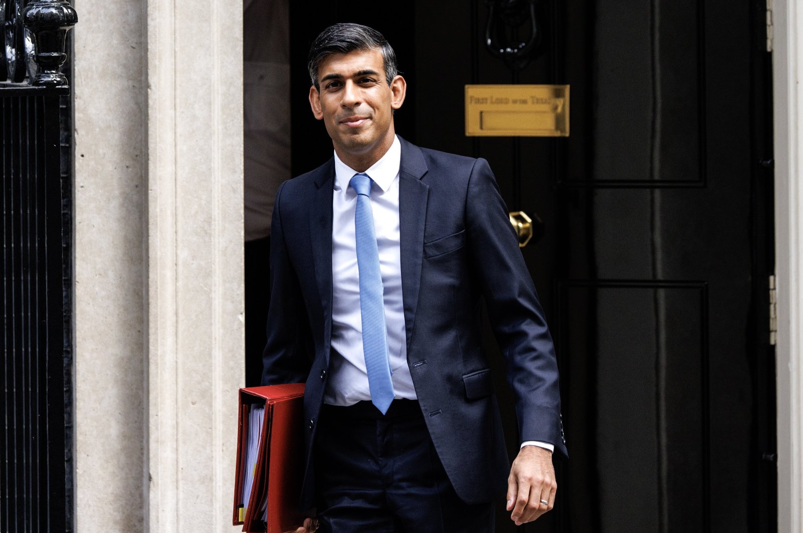 British PM Rishi Sunak prepares to depart his official residence to attend the Prime Minister&#039;s Questions (PMQs)  following the summer break, London, Britain, Sept. 6, 2023. (EPA Photo)