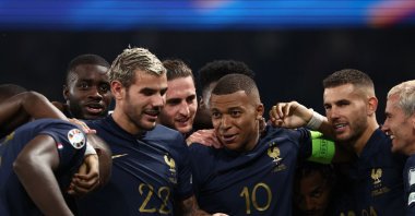 (From L to R) France's Dayot Upamecano, Theo Hernandez, Adrien Rabiot, Kylian Mbappe, Lucas Hernandez and Antoine Griezmann celebrate the second goal during the UEFA Euro 2024 football tournament Group B qualifying match against the Republic of Ireland, at the Parc des Princes stadium, Paris, France, Sept. 7, 2023. (AFP Photo)