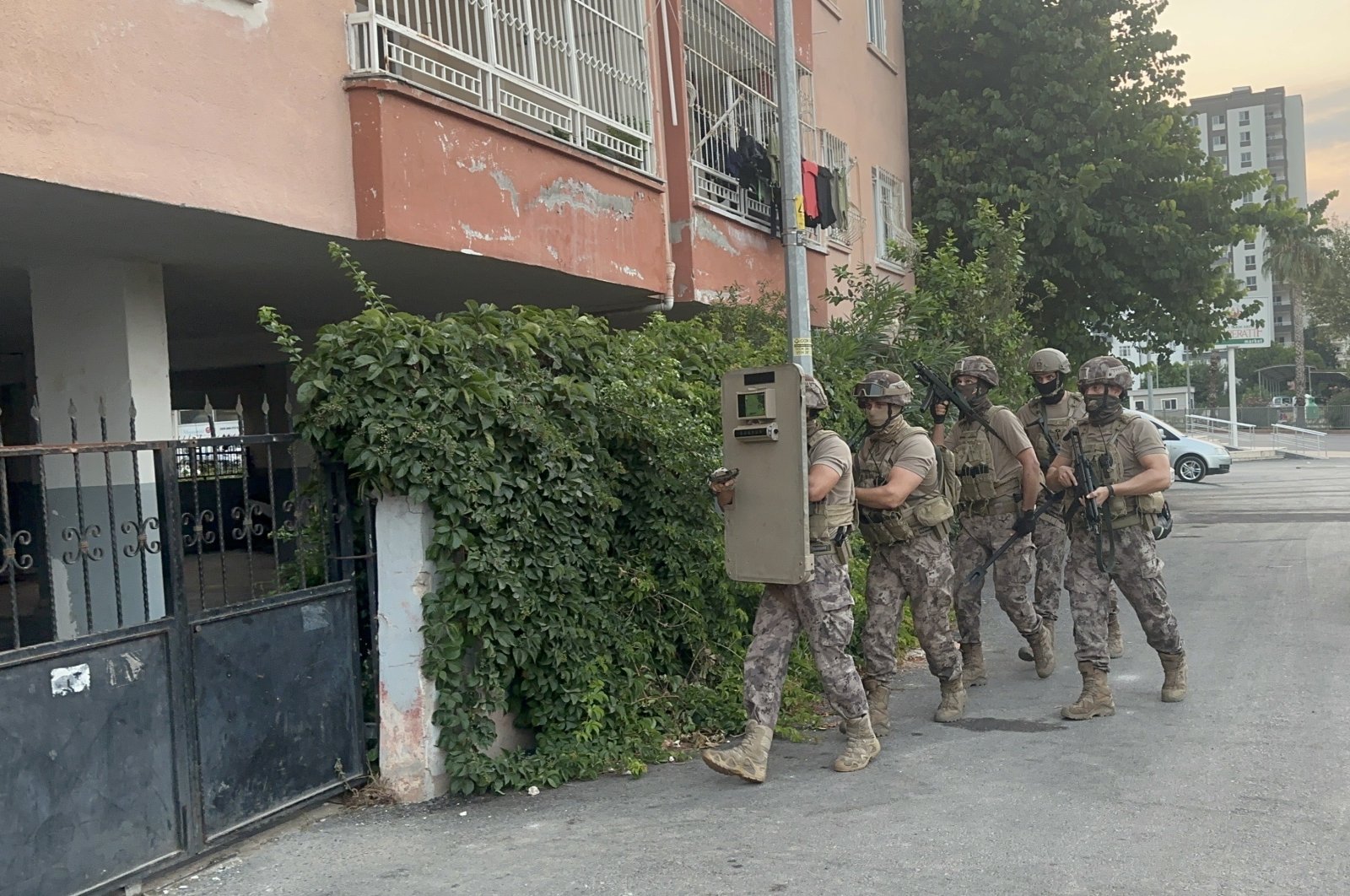 Turkish police prepare for a raid against PKK members in Mersin, southern Türkiye, Aug. 11, 2023. (İHA Photo)