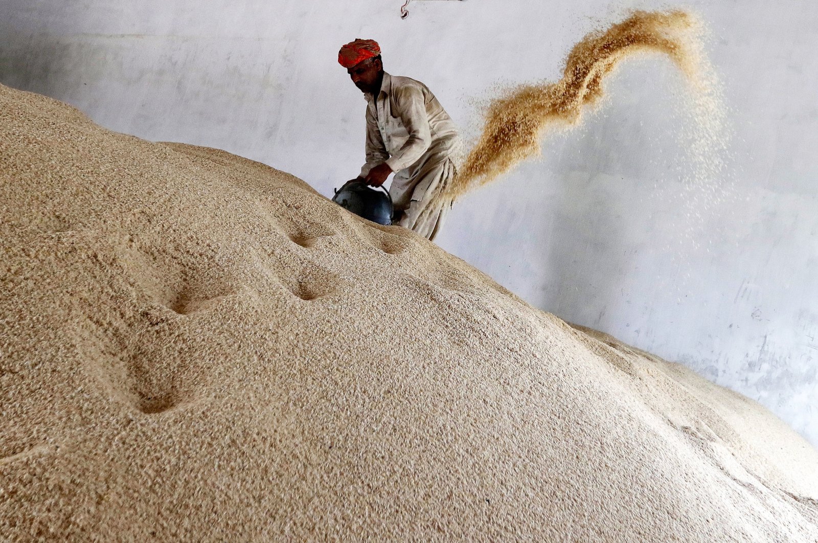 A laborer works at a rice processing factory in Muridke, Pakistan, Aug. 12, 2023. (EPA Photo)