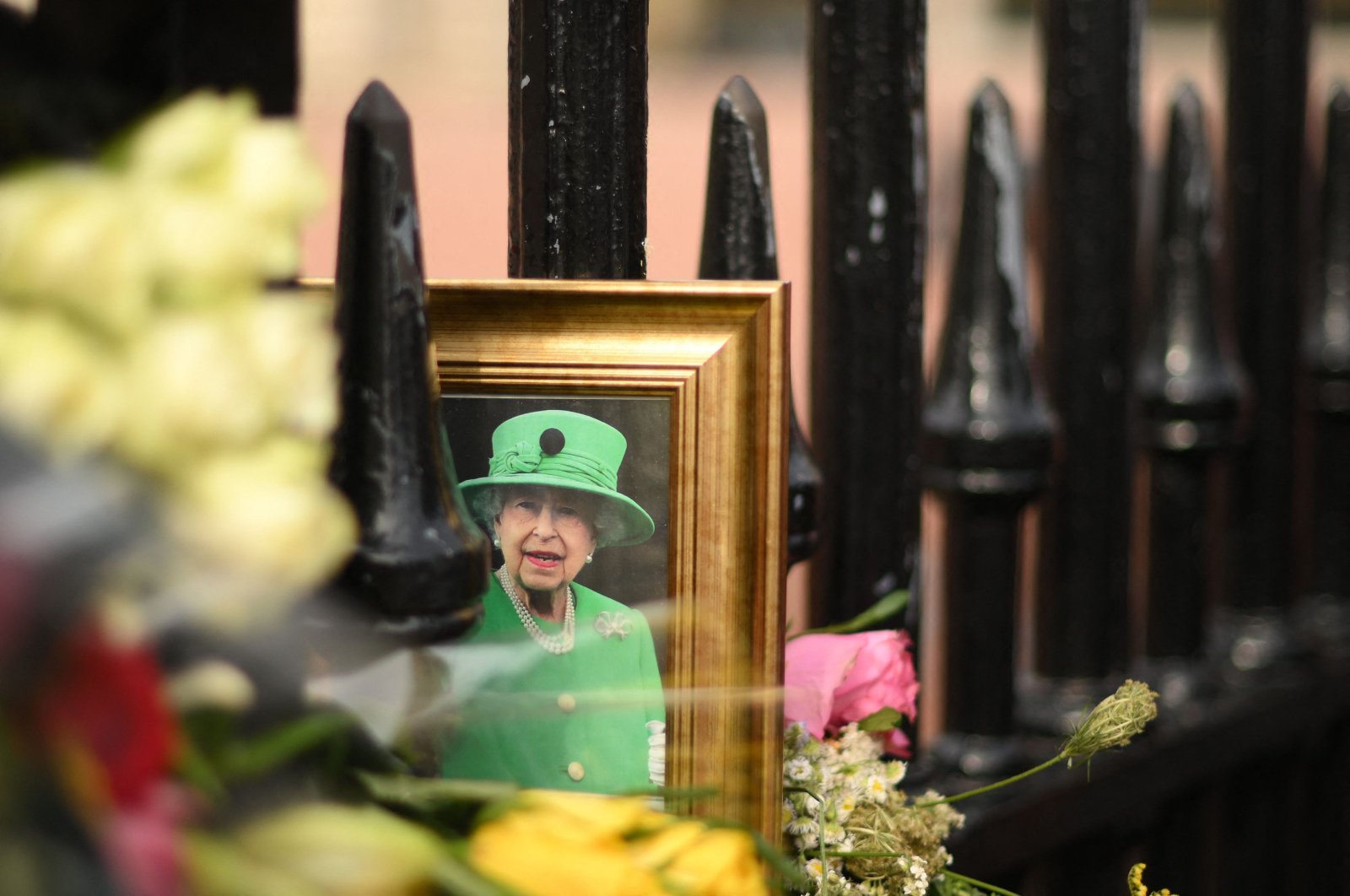 A framed photograph of Britain&#039;s Queen Elizabeth II is seen at Buckingham Palace, London, U.K., Sept. 8, 2023. (AFP Photo)
