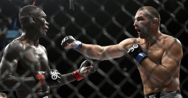 American Sean Strickland (R) and Nigerian-born New Zealander Israel Adesanya battle in the middleweight title bout at UFC 293 in Sydney, Australia, Sept. 10, 2023. (AP Photo)