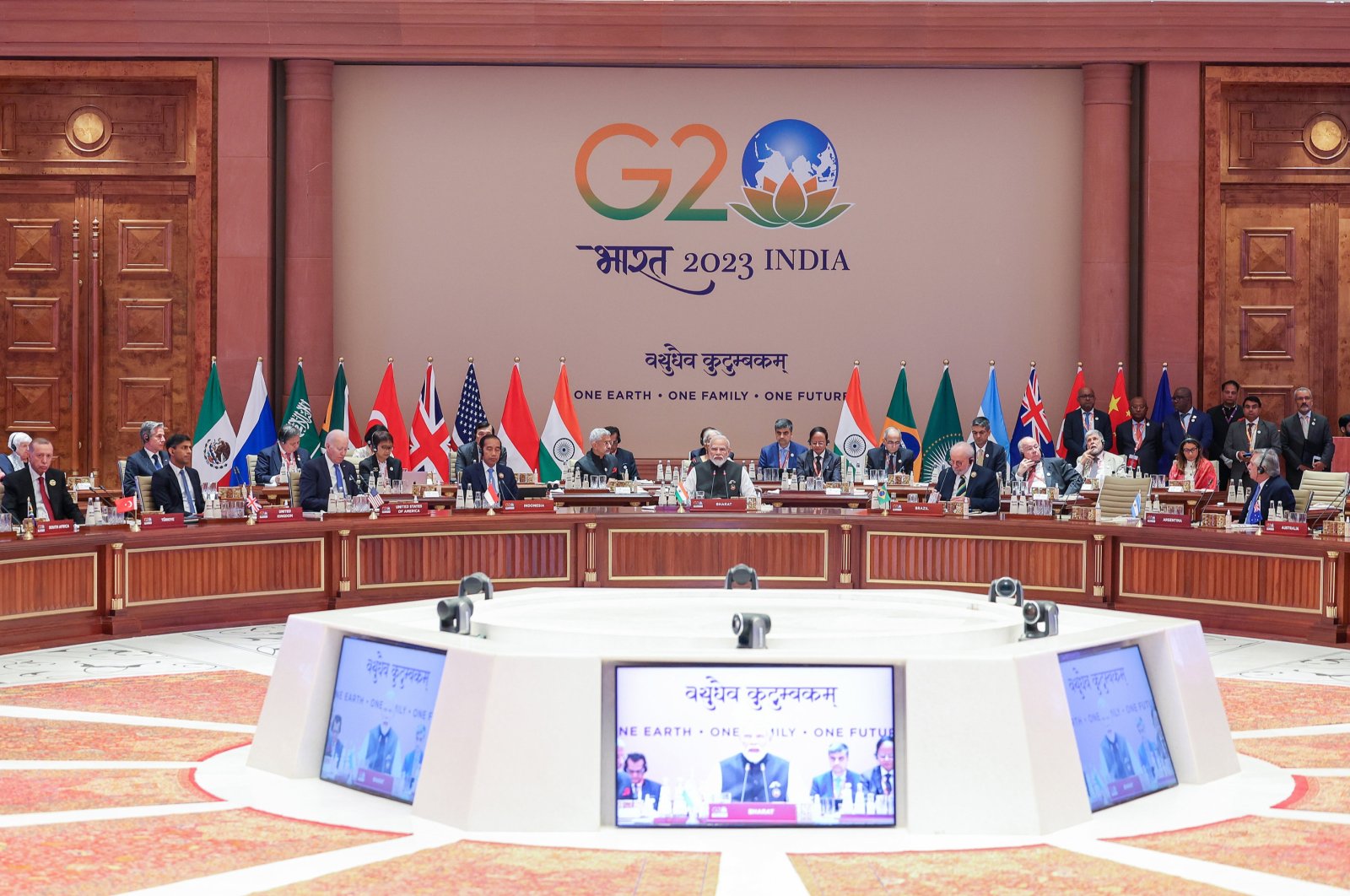 A handout photo made available by the Indian Press Information Bureau (PIB) shows the G-20 leaders during the summit at ITPO Convention Centre Pragati Maidan in New Delhi, India, Sept. 9, 2023. (EPA Photo)
