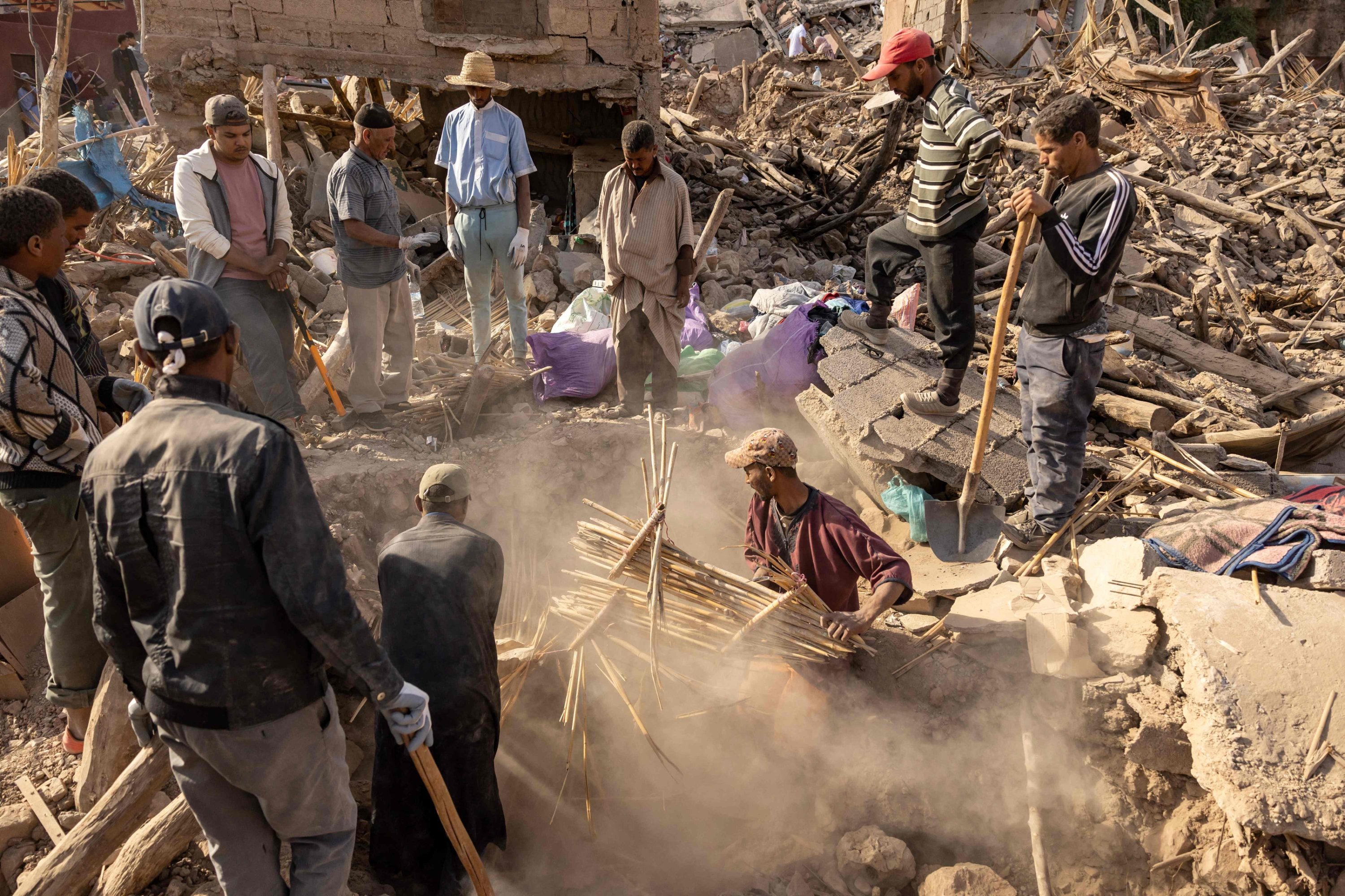 Volunteers dig in the rubble of collapsed houses in the village of Imi N'Tala near Amizmiz, central Morocco, Sept. 10, 2023. (AFP Photo)