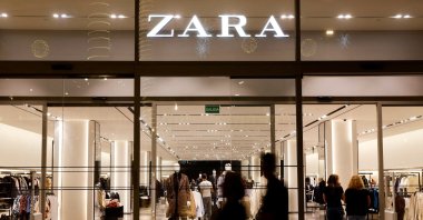 Shoppers walk past a Zara clothes store, part of the Spanish group Inditex, in Las Palmas de Gran Canaria, Spain, Dec. 13, 2022. (Reuters Photo)