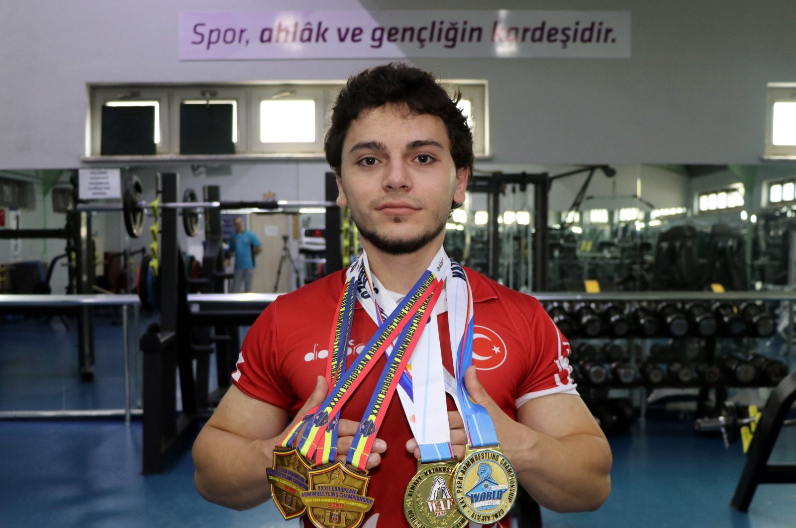 Turkish para-arm wrestler Ismail Hacı Bekar shows off his medals at the Kağıtspor Club, Kocaeli, Türkiye, Sept. 10, 2023. (AA Photo)