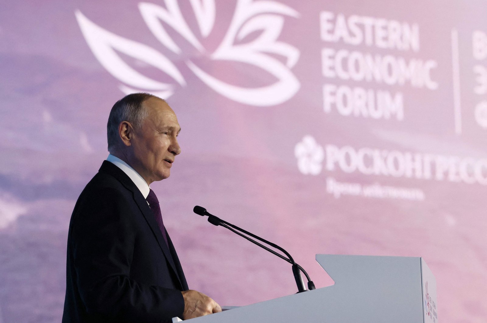Russia’s Putin expects economic calm, warns of inflation