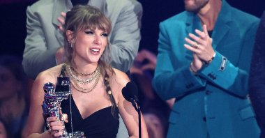 Taylor Swift receives the Best Pop award during the 2023 MTV Video Music Awards at the Prudential Center in Newark, New Jersey, U.S., Sept. 12, 2023. (Reuters Photo)