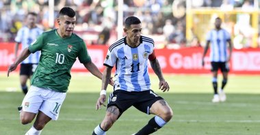 Bolivia's midfielder Moises Villarroel (L) and Argentina's forward Angel Di Maria vie for the ball during the 2026 FIFA World Cup South American qualifiers football match between Bolivia and Argentina, at the Hernando Siles stadium, La Paz, Bolivia, Sept. 12, 2023. (AFP Photo)