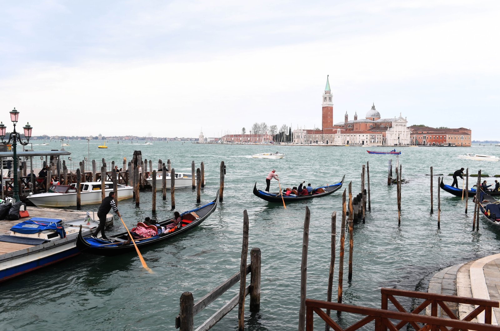 Tourists looking to explore the iconic Italian lagoon city of Venice will have to pay a £5 ($5.4) admissions fee on certain days in the future if they do not stay overnight, the municipal council decided on Tuesday. (dpa Photo)