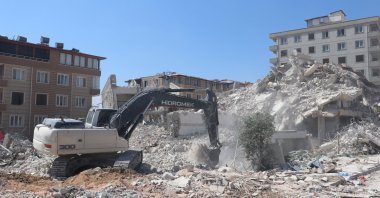 Ongoing debris removal amid urban renewal in Kahramanmaraş, Türkiye, Sept. 17, 2023. (AA Photo)