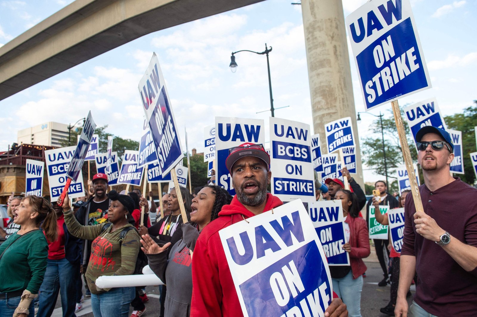 Blue Cross Blue Shield employees show their support to members of the United Auto Workers (UAW) union as they march through the streets of downtown Detroit following a rally on the first day of the UAW strike in Detroit, Michigan, U.S., Sept. 15, 2023. (AFP Photo)