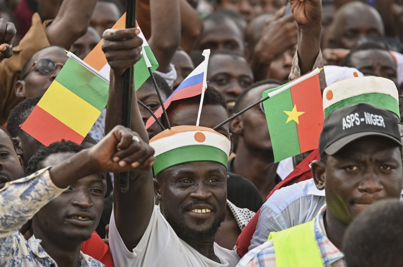 Niger&#039;s pro-coup supporters carry the flags of Burkina Faso, Mali and Russia during a protest in Niamey, Niger, Sept. 16, 2023. (AFP Photo)