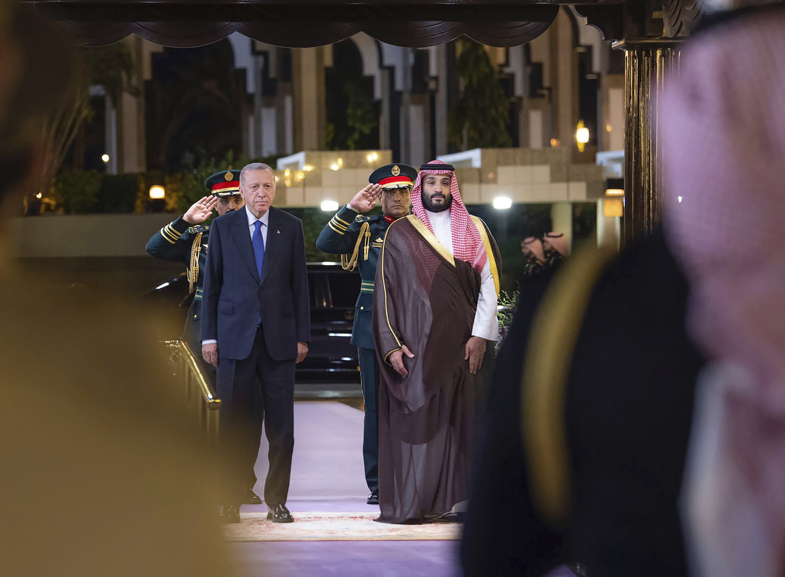 President Recep Tayyip Erdoğan (L) and Saudi Crown Prince Mohammed bin Salman attend a welcome ceremony at Al Salam Palace in Jeddah, Saudi Arabia, July 17, 2023. (AP Photo)