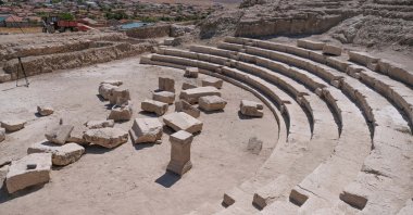 A mass grave of children dating back to the fifth century was unearthed in an archaeological site in Konya, central Türkiye, Sept. 18, 2023. (DHA Photo)