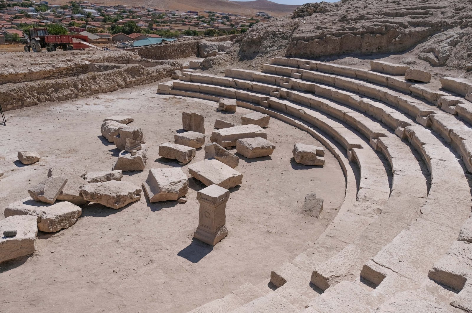 A mass grave of children dating back to the fifth century was unearthed in an archaeological site in Konya, central Türkiye, Sept. 18, 2023. (DHA Photo)