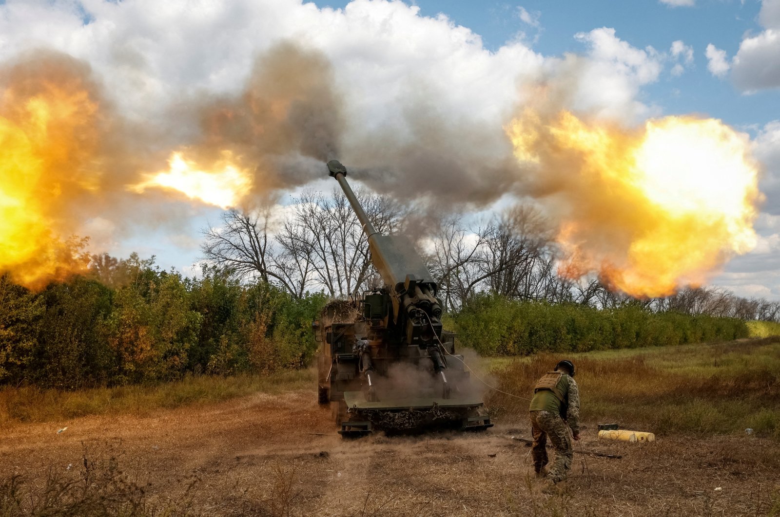 A Ukrainian serviceman fires a self-propelled howitzer toward Russian troops, in Donetsk region, Ukraine, Sept. 13, 2023. (Reuters Photo)