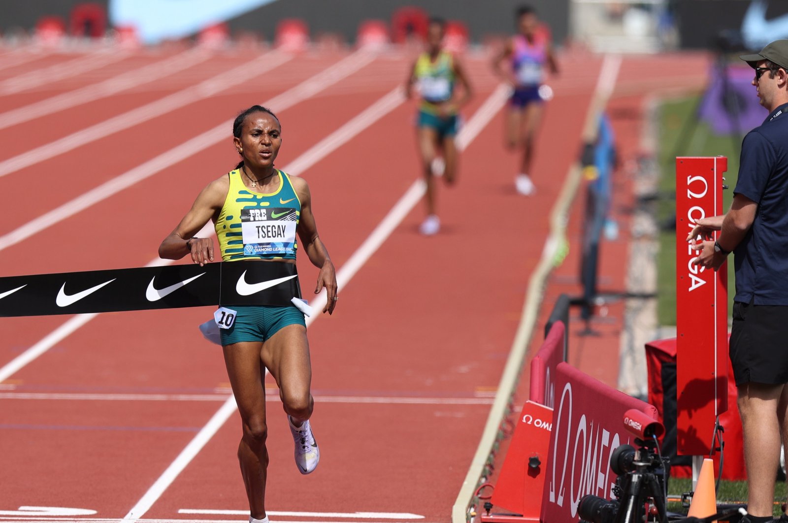 Gudaf Tsegay of Ethiopia sets a world record in the Women&#039;s 5000m at the Prefontaine Classic Diamond League Finals, Eugene, US., Sept. 17, 2023. (EPA Photo)
