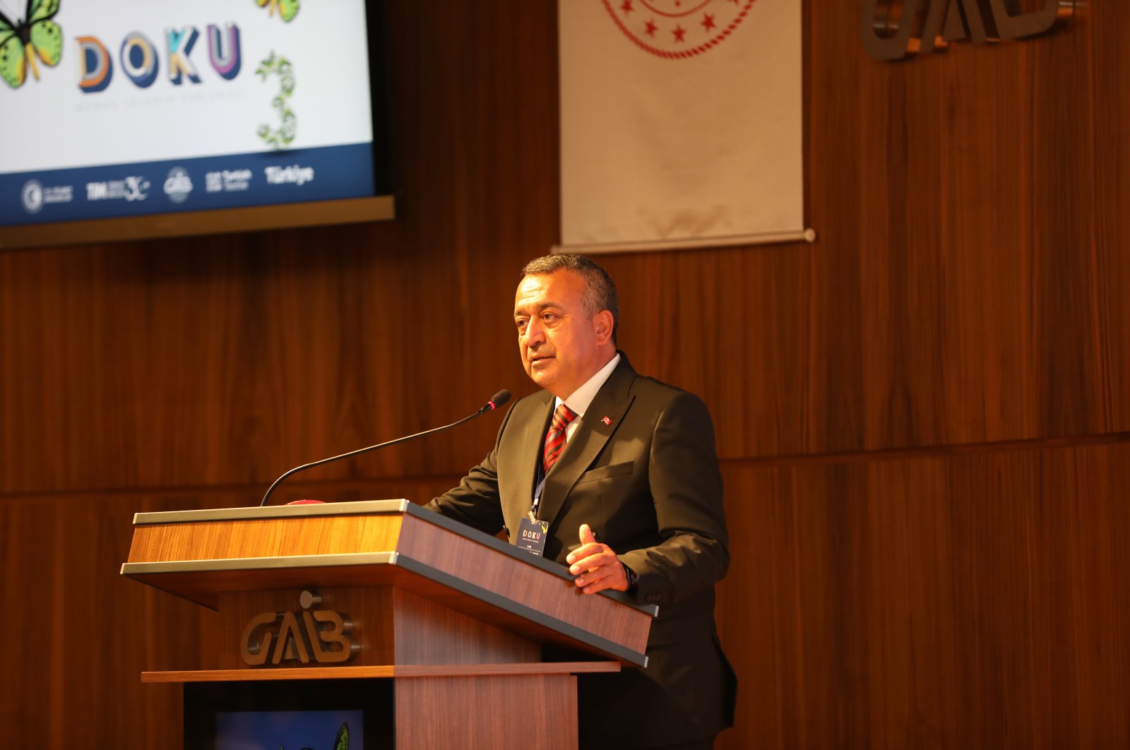 Fikret Kileci, the coordinating director of the Southeast Anatolian Textile and Raw Materials Exporters&#039; Association (GATHIB), speaks at the third &quot;Fabric Design Contest&quot; in Gaziantep, Türkiye, Sept. 8, 2023. (Photo by GATHIB)