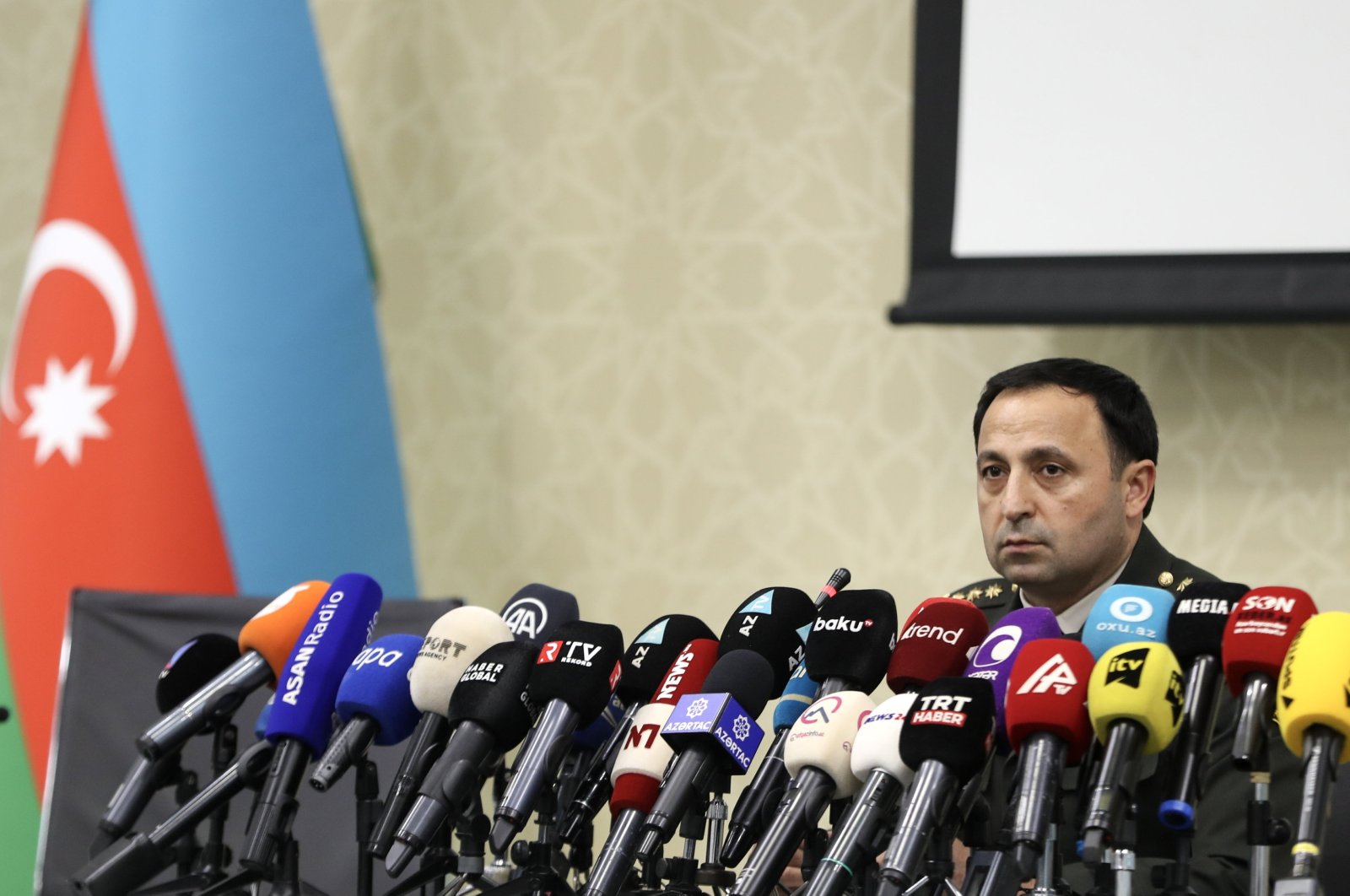  Head of the Press Service of Azerbaijan Ministry of Defense, Anar Eyvazov, speaks during a news conference in Baku, Azerbaijan, Sept. 19, 2023. (EPA Photo)