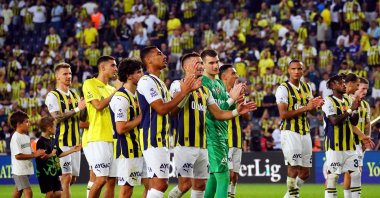 Fenerbahçe players thank the fans after the Süper Lig match against Antalyaspor, Istanbul, Türkiye, Sept. 17, 2023. (IHA Photo)