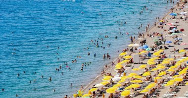 People are seen on a beach in Antalya, southern Türkiye, Sept. 19, 2023. (IHA Photo)