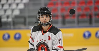Turkish ice hockey player Tan Nisan Göksal during training at the Istanbul Pirates Ice Hockey Club, Istanbul, Türkiye, Sept. 14, 2023. (AA Photo)