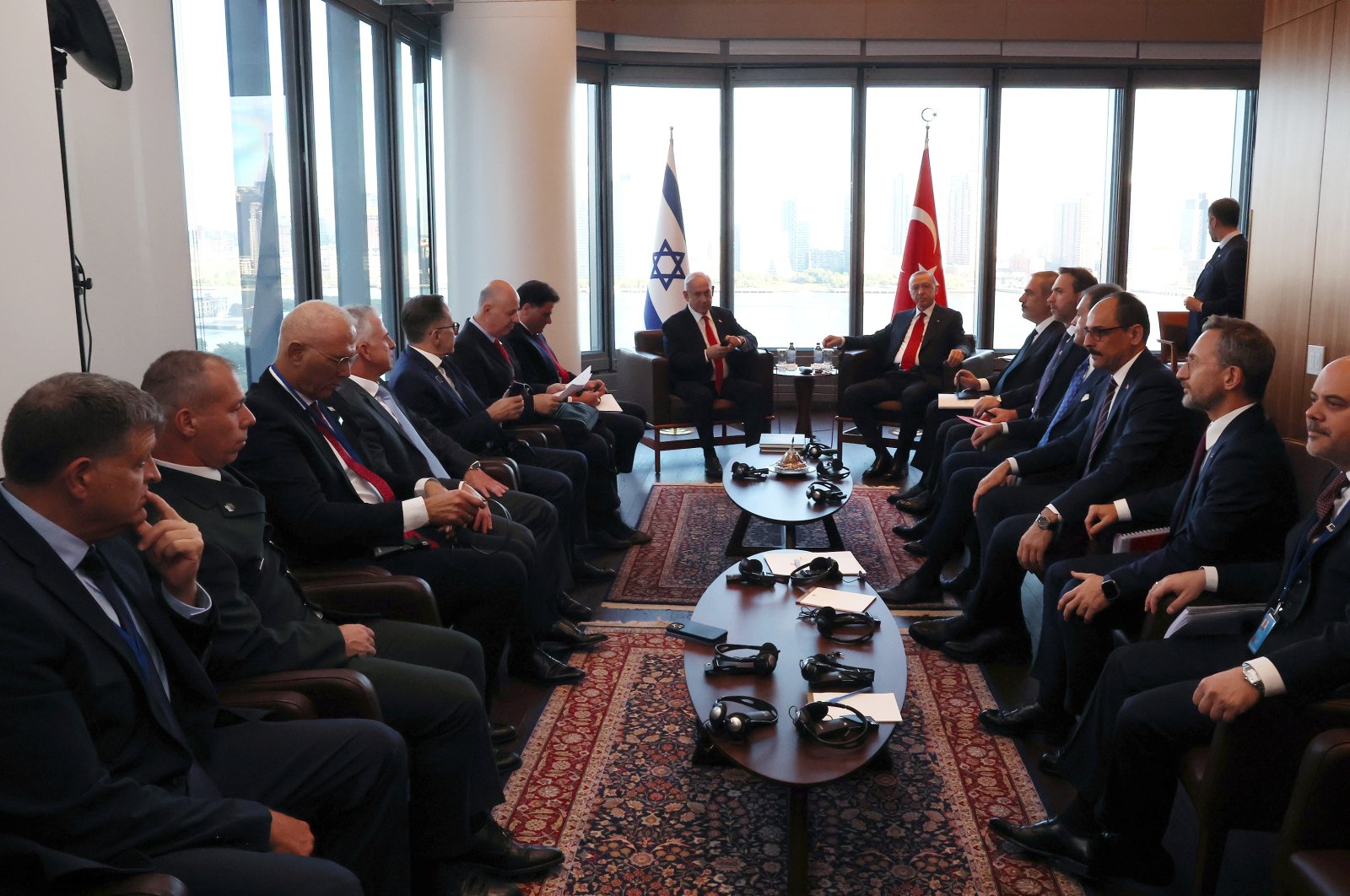 President Recep Tayyip Erdoğan (C-R) and Israeli Prime Minister Benjamin Netanyahu (C-L) attend the talks accompanied by Turkish and Israeli delegations, in New York, U.S., Sept. 19, 2023. (DHA Photo)