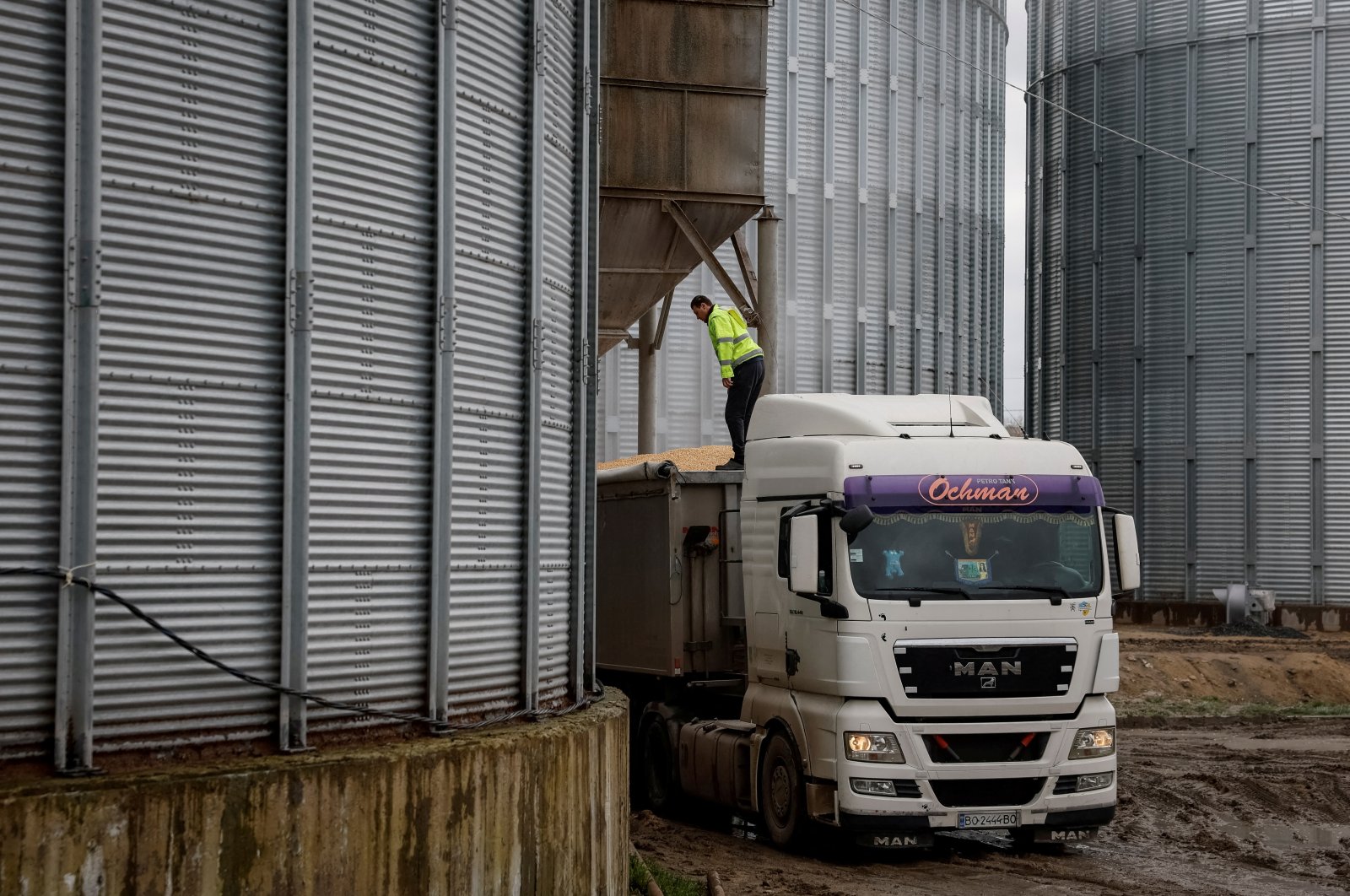 A truck loaded with corn at a grain storage facility in the village of Bilohiria, Khmelnytskyi region, Ukraine, April 19, 2023. (Reuters Photo)