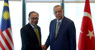 President Recep Tayyip Erdoğan (R) shakes hands with Malaysian Prime Minister Anwar Ibrahim at the Turkish House (Türkevi) in New York, U.S., Sept. 19, 2023. (DHA Photo)