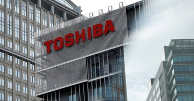 Toshiba Corporation logo displayed at the company&#039;s building in Kawasaki, Japan, April 5, 2023. (REUTERS/Androniki Christodoulou/File Photo)