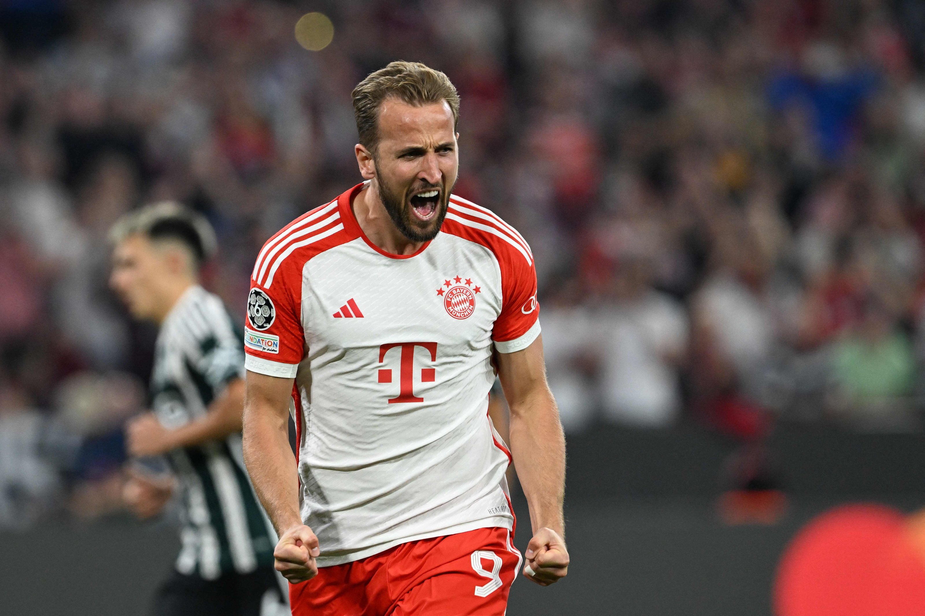 Late Kane double sends Bayern 2-1 past Galatasaray and into last
