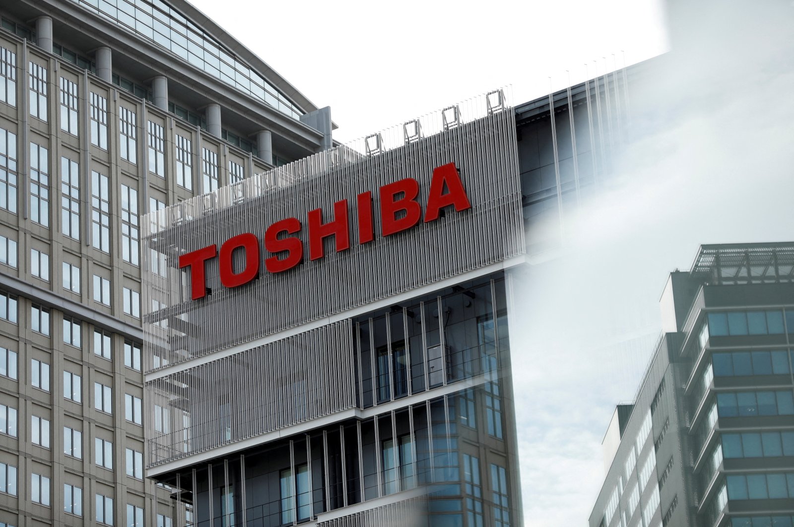 Toshiba Corporation logo displayed at the company&#039;s building in Kawasaki, Japan, April 5, 2023. (REUTERS/Androniki Christodoulou/File Photo)