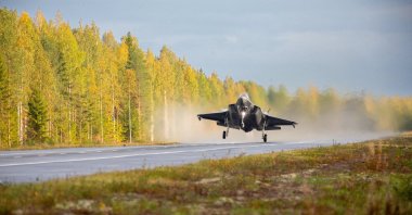 An F-35A Lockheed Martin fighter jet lands on a motorway, in Tervo, Finland, Sept. 21, 2023. (Reuters Photo)