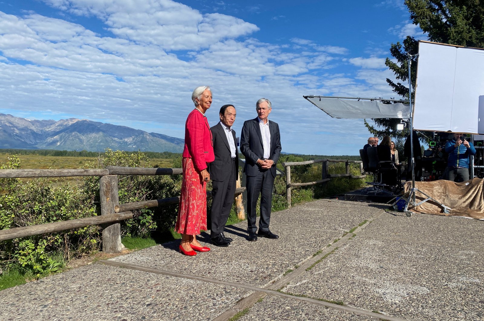 Federal Reserve Chair Jerome Powell, European Central Bank President Christine Lagarde, and Bank of Japan Governor Kazuo Ueda take a break outside while attending the Kansas City Federal Reserve Bank&#039;s annual Economic Policy Symposium in Jackson Hole, Wyoming, U.S., Aug. 25, 2023. (Reuters Photo)