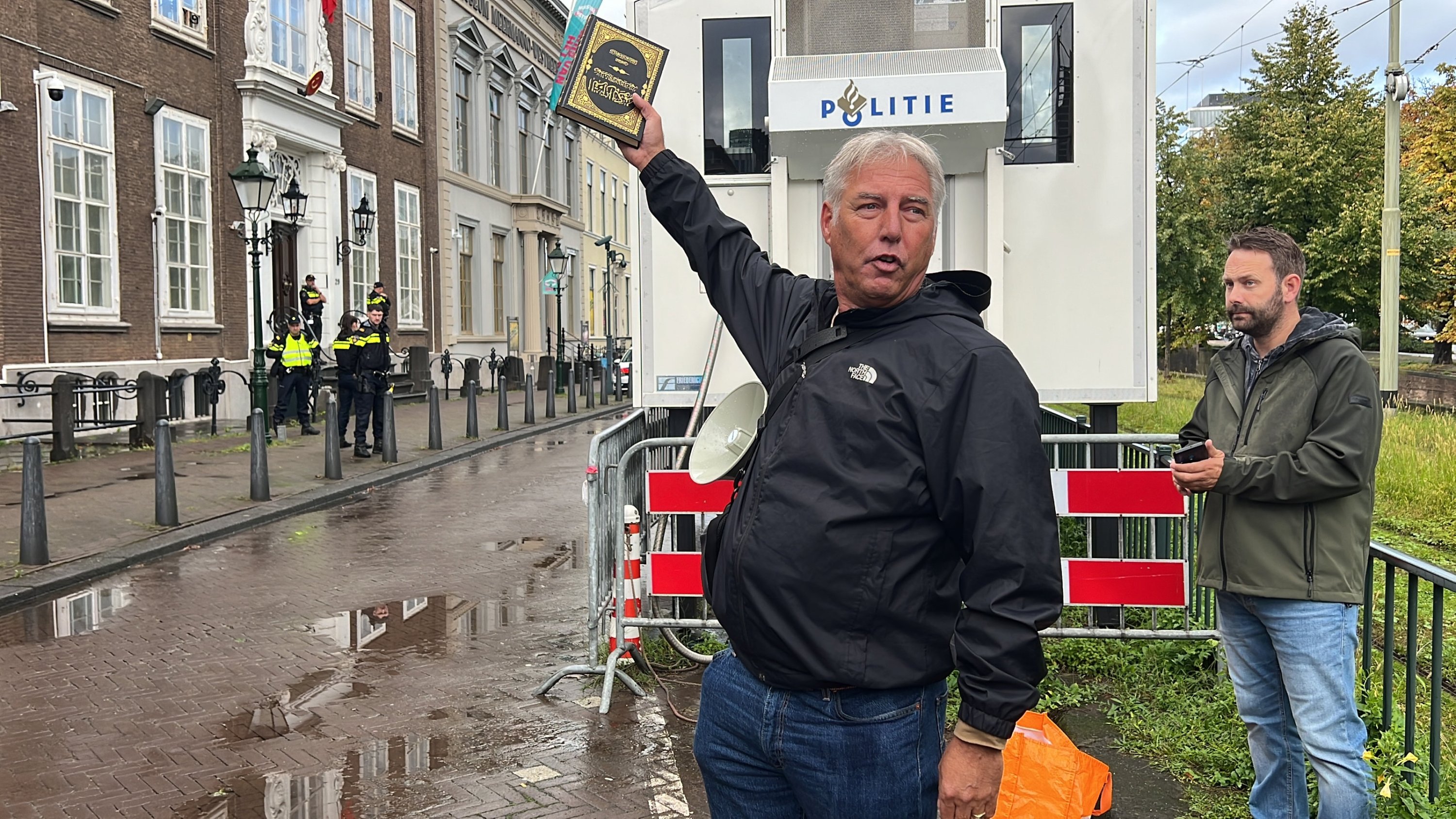 Dutch Pegida leader rips Quran in front of Turkish embassy | Daily Sabah