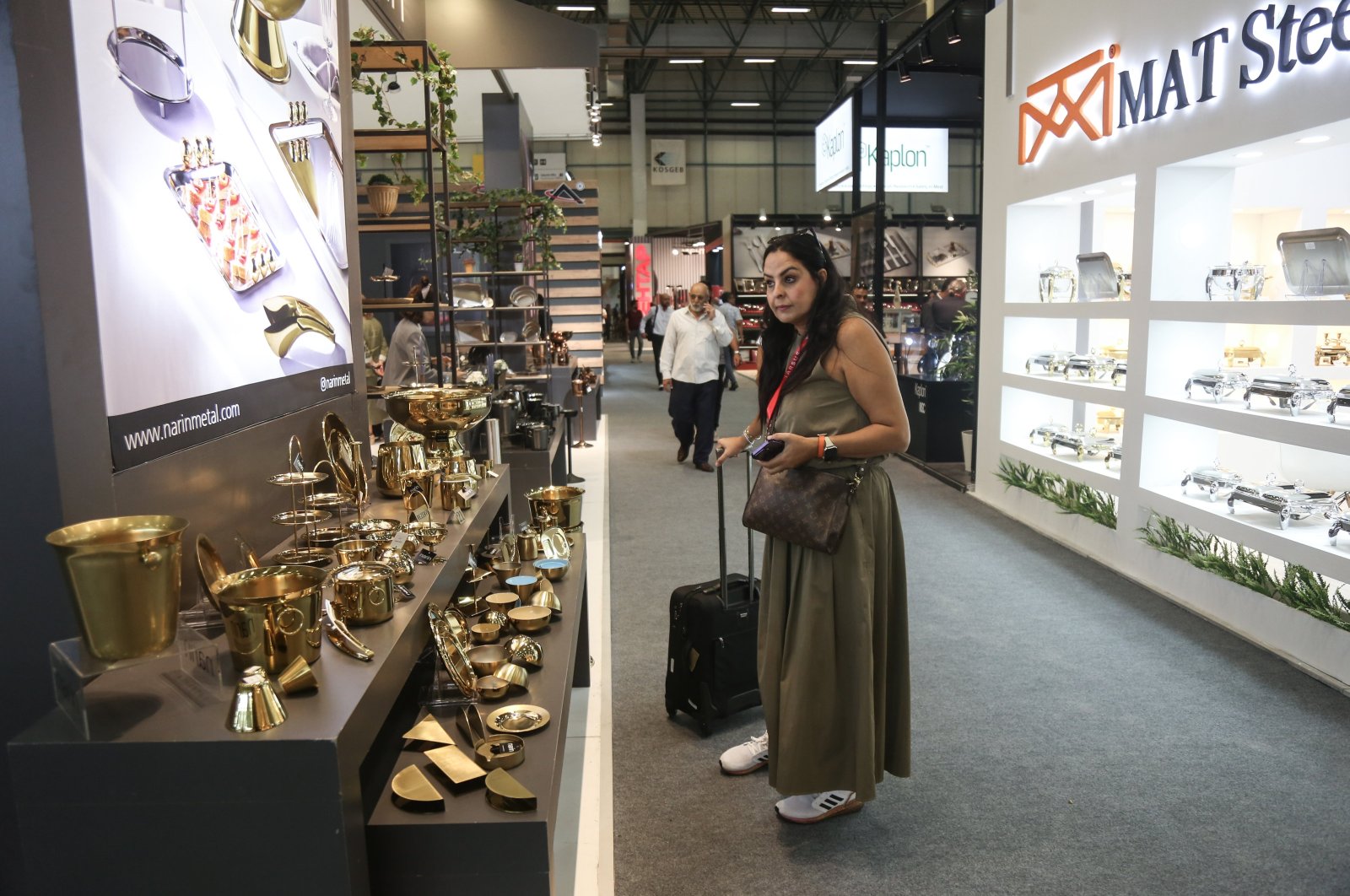 A visitor looks at products on display during the 33rd International Home and Kitchenwares Fair, in Istanbul, Türkiye, Sept. 14, 2023. (AA Photo)