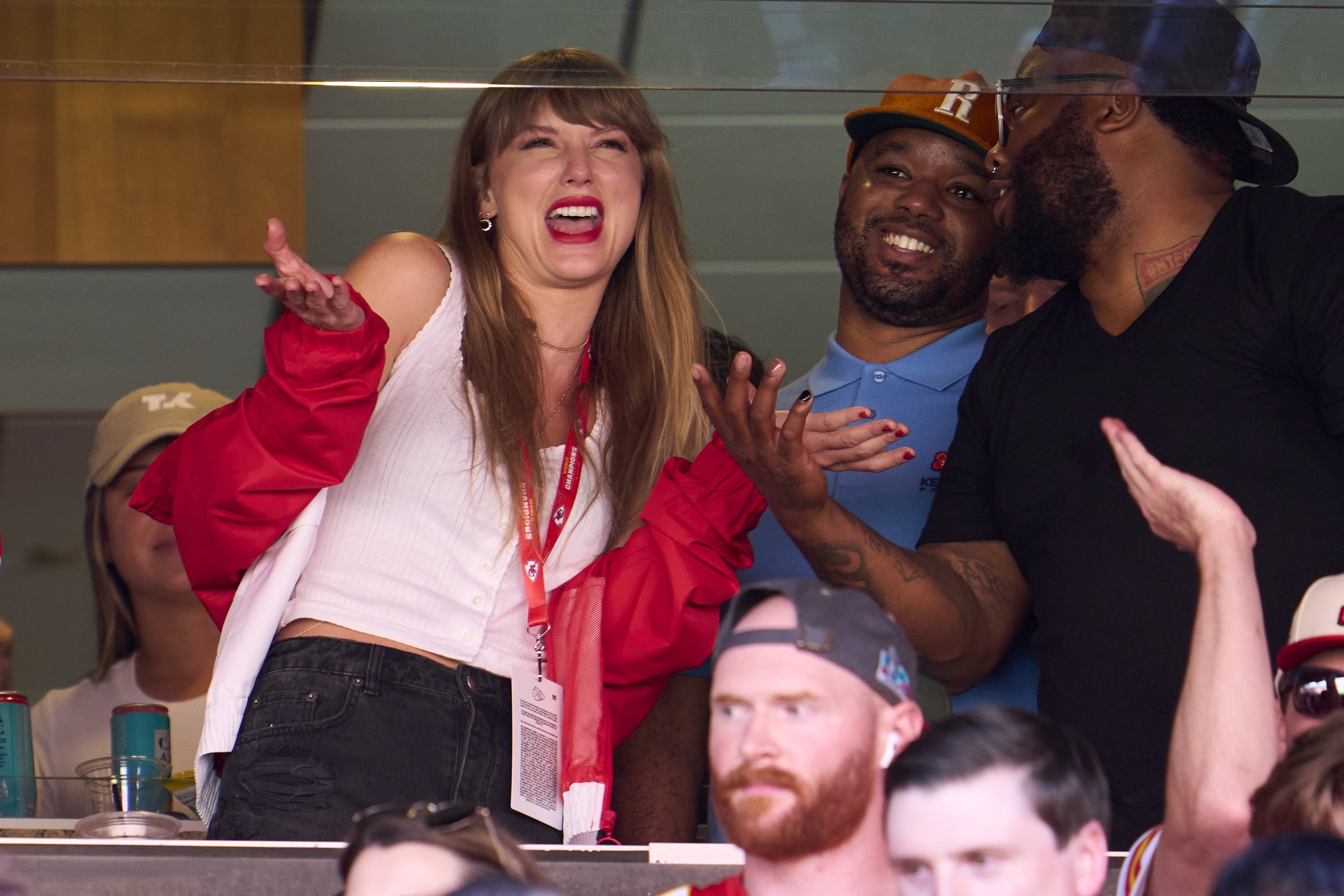 Taylor Swift NFL Star Travis Kelce Spark Romance Speculation Daily Sabah