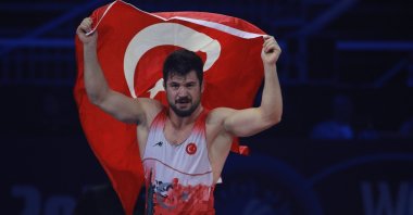 Turkish wrestler Ali Cengiz raises the national flag after beating David Losonczi in the World Wrestling Championships final, Belgrade, Serbia, Sept. 24, 2023. (AA Photo)