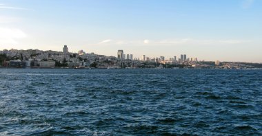 Istanbul's shoreline is seen from the Marmara Sea, Türkiye, May 2018. (Shutterstock Photo)