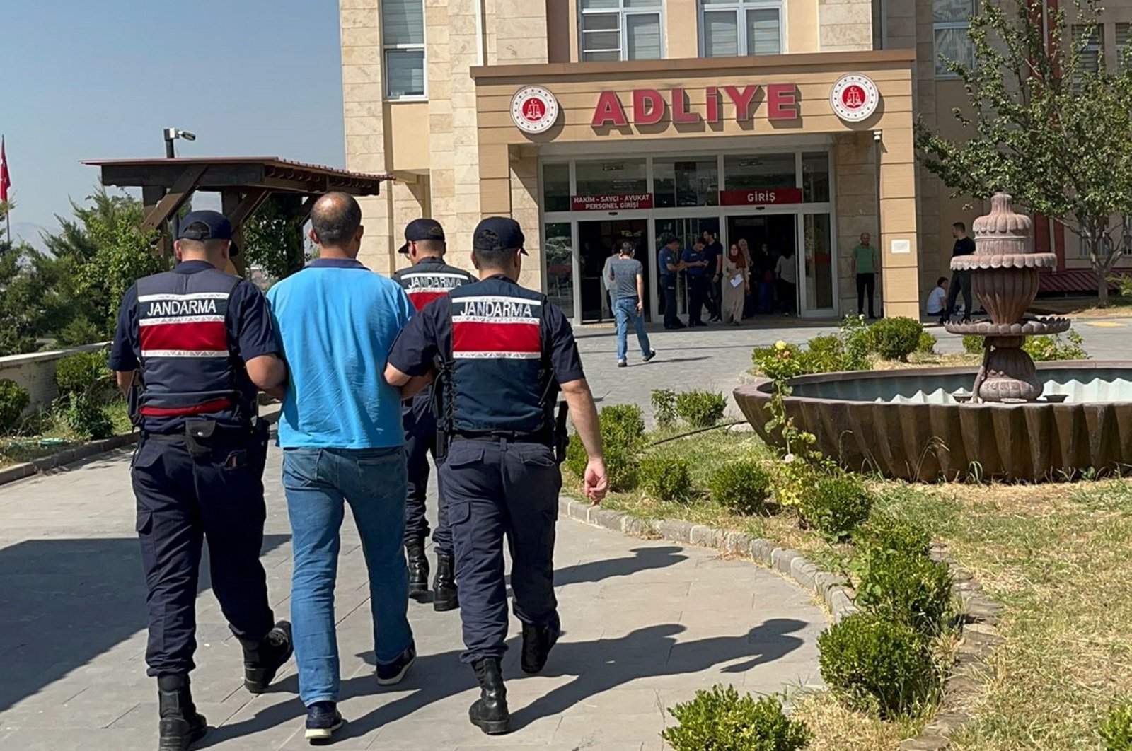 Gendarmerie forces escort a fugitive convicted for being a Gülenist Terror Group (FETÖ) member to the courthouse in eastern Kahramanmaraş province, Türkiye, Sept. 22, 2023. (AA Photo)