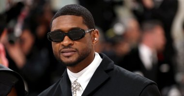 Usher poses at the Met Gala, an annual fundraising gala held for the benefit of the Metropolitan Museum of Art&#039;s Costume Institute with this year&#039;s theme &quot;Karl Lagerfeld: A Line of Beauty,&quot; New York City, New York, U.S., May 1, 2023. (Reuters Photo)