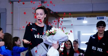 Turkish &quot;Sultans of the Net&quot; team captain Eda Erdem Dündar is showered with rose petals upon the team&#039;s return from Japan, Istanbul, Türkiye, Sept. 25, 2023. (IHA Photo)