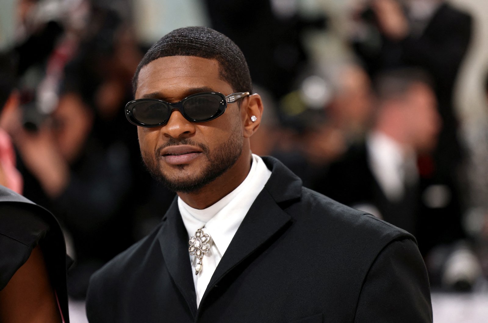 Usher poses at the Met Gala, an annual fundraising gala held for the benefit of the Metropolitan Museum of Art&#039;s Costume Institute with this year&#039;s theme &quot;Karl Lagerfeld: A Line of Beauty,&quot; New York City, New York, U.S., May 1, 2023. (Reuters Photo)